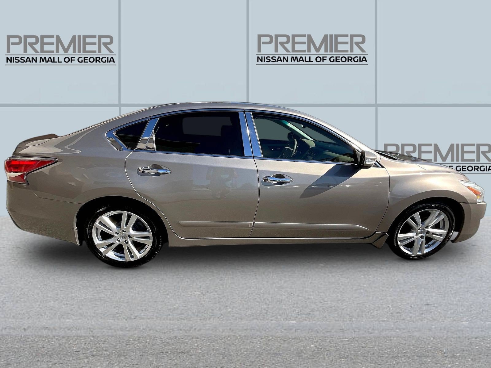 Used 2015 Nissan Altima 3.5 SL FWD image 8