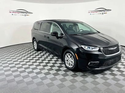 Used 2024 Chrysler Pacifica Touring-L