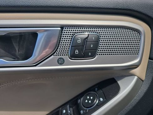 Used 2022 Ford Explorer Limited w/ Equipment Group 301A AWD/4WD image 31