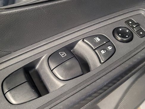 Used 2025 Nissan Versa SV FWD image 27