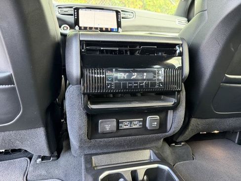 Used 2026 Jeep Grand Wagoneer Limited AWD/4WD image 31