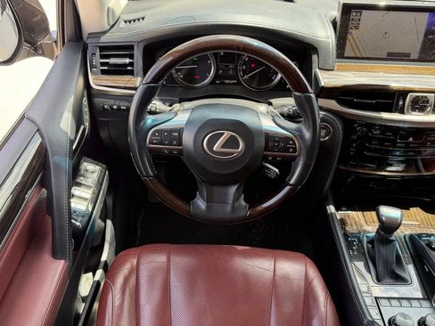 Used 2019 Lexus LX 570 4WD w/ Luxury Package image 8