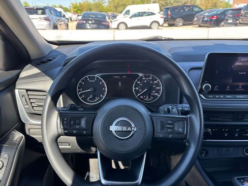 Used 2024 Nissan Rogue S AWD/4WD image 33