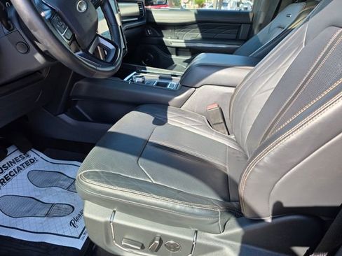 Used 2022 Ford Expedition Platinum image 18