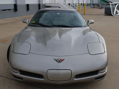 Used 1998 Chevrolet Corvette Coupe w/ Performance Handling Pkg image 24