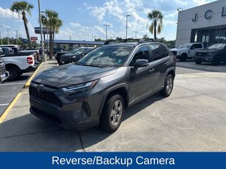 Used 2022 Toyota RAV4 XLE w/ Convenience Package FWD video 4