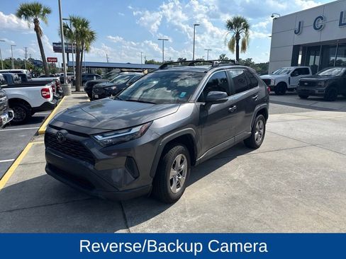 Used 2022 Toyota RAV4 XLE w/ Convenience Package FWD image 4