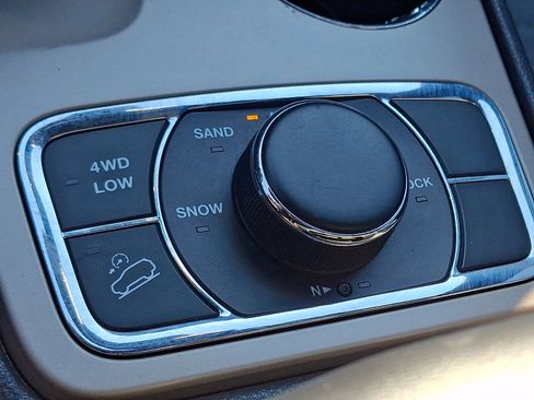 Used 2014 Jeep Grand Cherokee Limited image 27