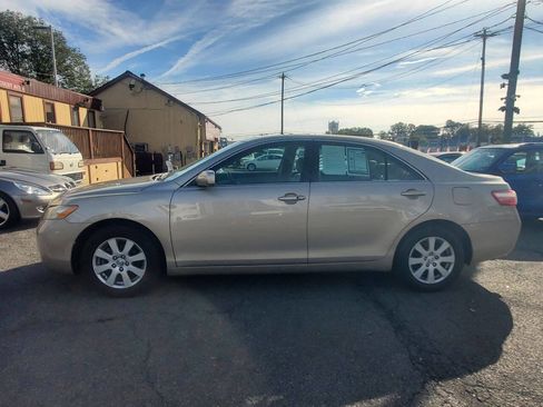 Used 2009 Toyota Camry XLE image 2