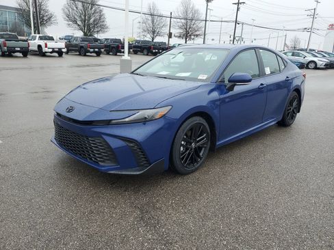 New 2026 Toyota Camry SE image 2