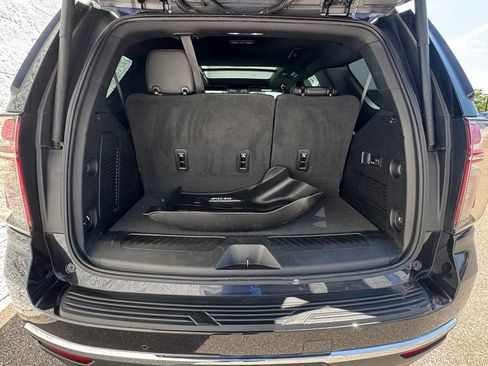 Used 2022 Chevrolet Tahoe LT w/ Luxury Package AWD/4WD image 5