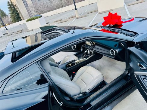 Used 2017 Chevrolet Camaro SS image 22