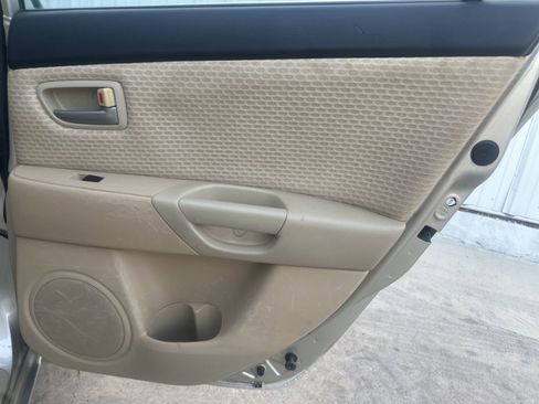 Used 2006 MAZDA MAZDA3 i Touring FWD image 16