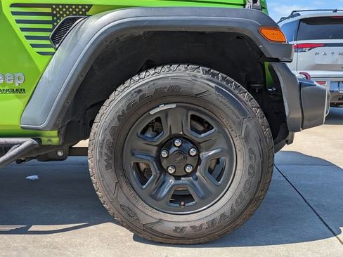 Used 2018 Jeep Wrangler Unlimited Sport image 12