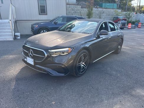 Used 2025 Mercedes-Benz E 350 4MATIC Sedan image 3