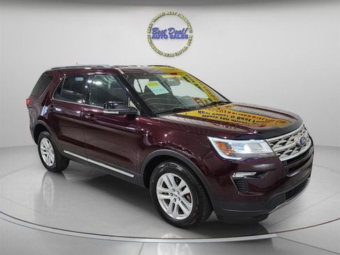 Used 2018 Ford Explorer XLT w/ Equipment Group 202A AWD/4WD image 8