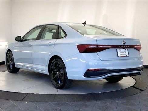 New 2026 Volkswagen Jetta SE image 2