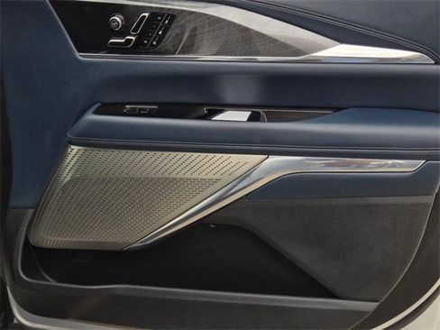 Used 2025 Cadillac Escalade IQ Sport 2 w/ LPO, ONYX Package image 8