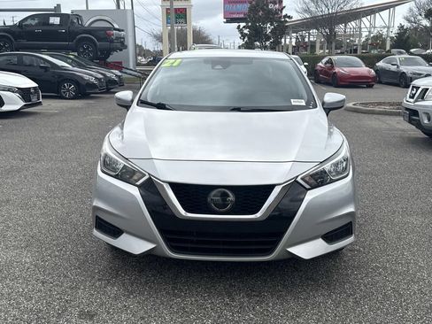 Used 2021 Nissan Versa SV image 9
