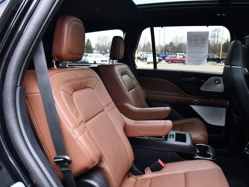 Used 2023 Lincoln Aviator Reserve w/ Equipment Group 201A image 18