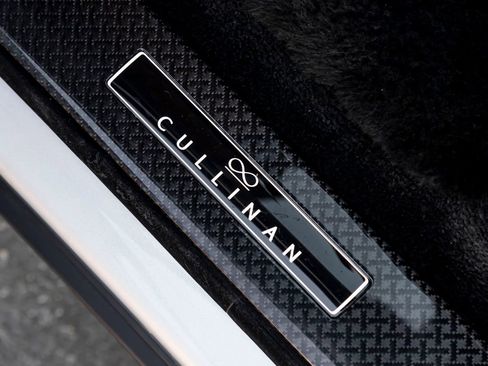 Certified 2024 Rolls-Royce Cullinan Black Badge w/ Dark Exterior Package AWD/4WD image 9
