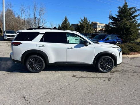 New 2026 Nissan Pathfinder SL w/ SL Premium Package AWD/4WD image 8