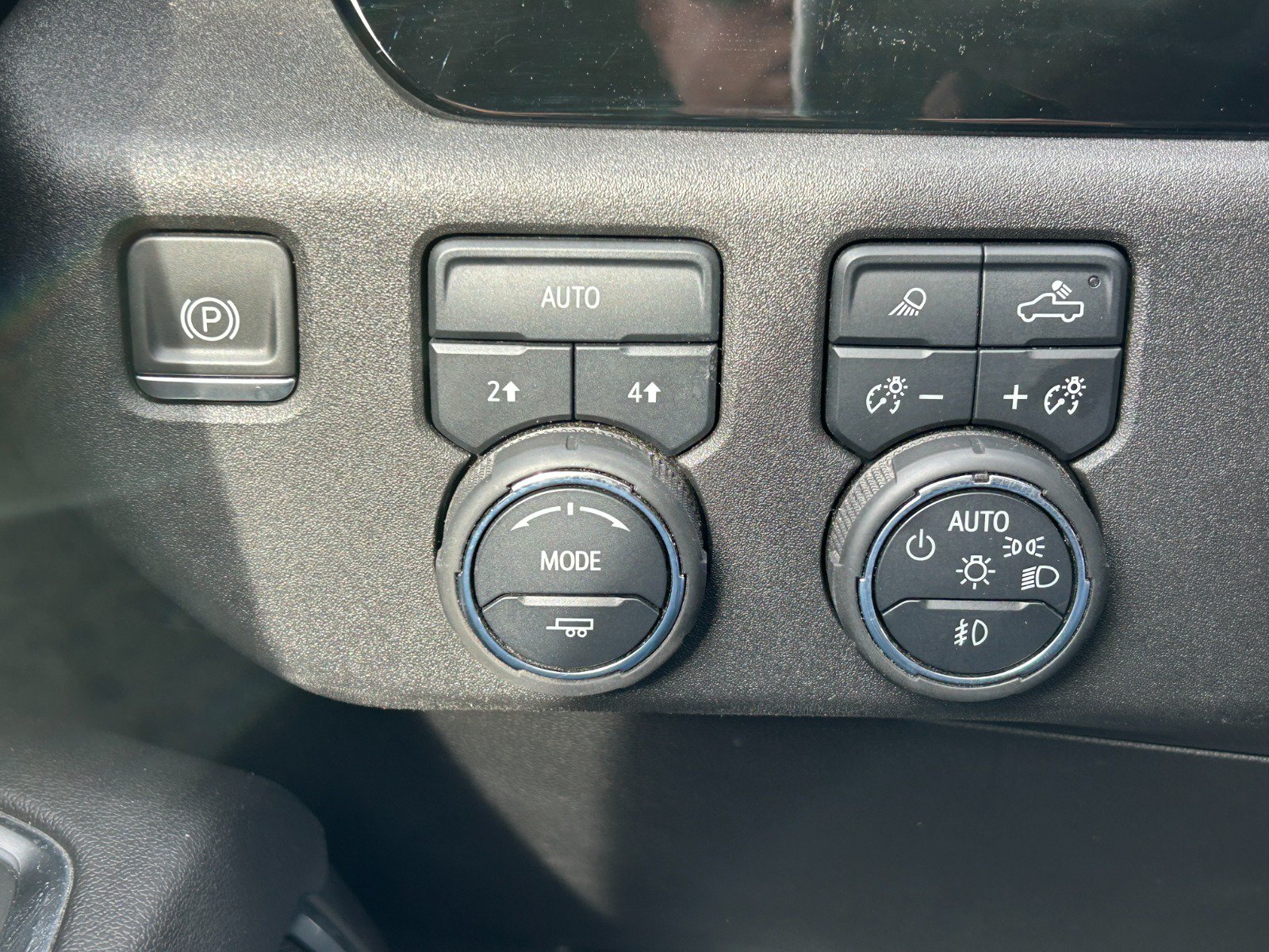 Used 2023 Chevrolet Silverado 1500 LTZ AWD/4WD image 30
