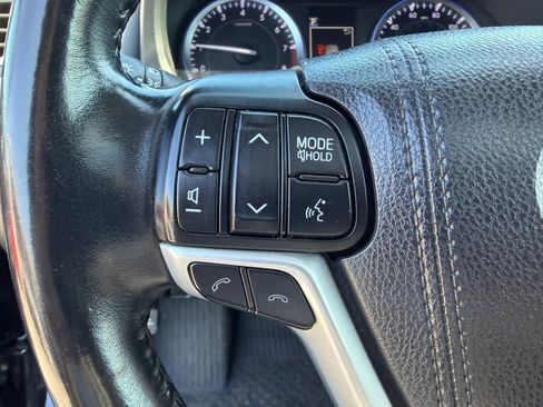 Used 2017 Toyota Highlander XLE image 37