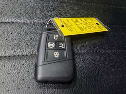 Used 2024 Volkswagen Tiguan SE image 14