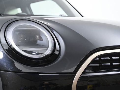 Used 2025 MINI Cooper 2-Door Hardtop image 5