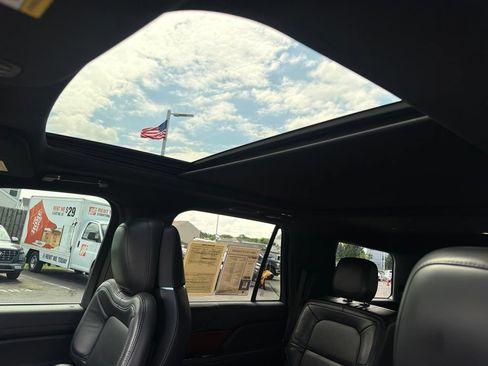 Used 2022 Lincoln Navigator Reserve AWD/4WD image 26