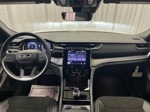 New 2025 Jeep Grand Cherokee Altitude AWD/4WD image 4