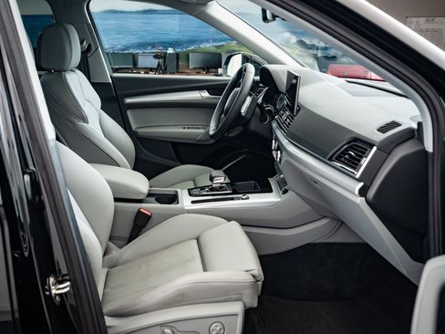 Used 2024 Audi Q5 2.0T Premium w/ Convenience Package image 21