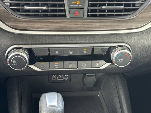 Used 2025 Nissan Altima 2.5 SV FWD image 29