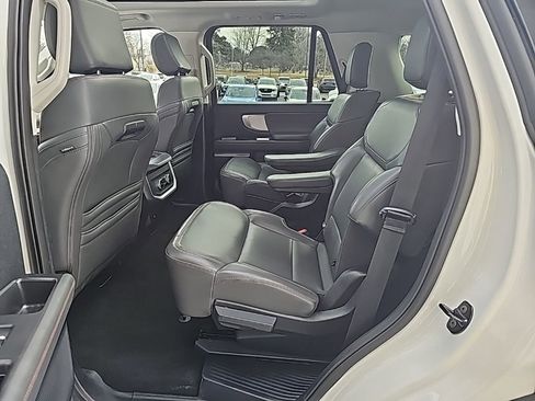 Used 2025 Ford Expedition Active image 12