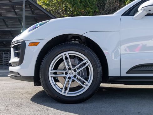 Certified 2026 Porsche Macan AWD/4WD image 13