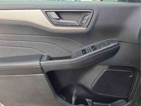 Used 2022 Ford Escape SE image 14