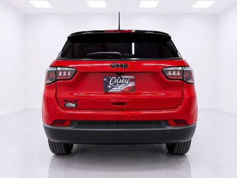 Used 2023 Jeep Compass Latitude w/ Sun and Sound Group AWD/4WD image 8