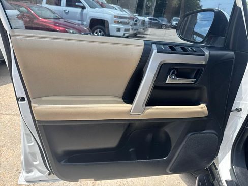 Used 2015 Toyota 4Runner SR5 Premium AWD/4WD image 7