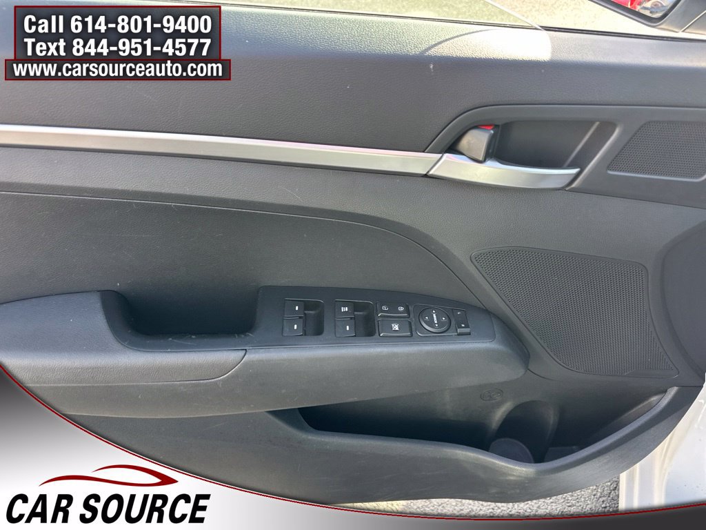 Used 2020 Hyundai Elantra SE w/ Cargo Package (C1) FWD image 16