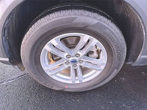 Used 2021 Ford Explorer XLT image 31