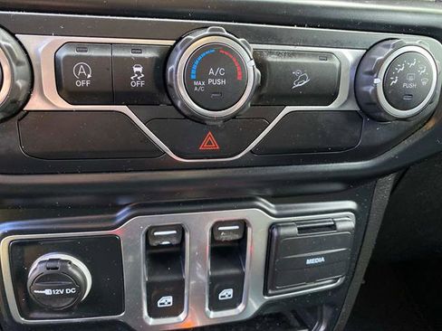 Used 2019 Jeep Wrangler Sport image 13