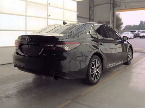 Used 2022 Toyota Camry XLE FWD image 7