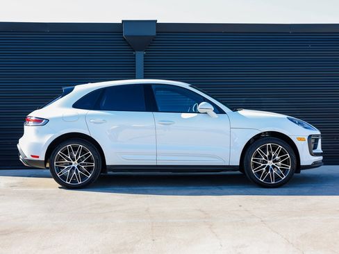 Certified 2025 Porsche Macan image 8