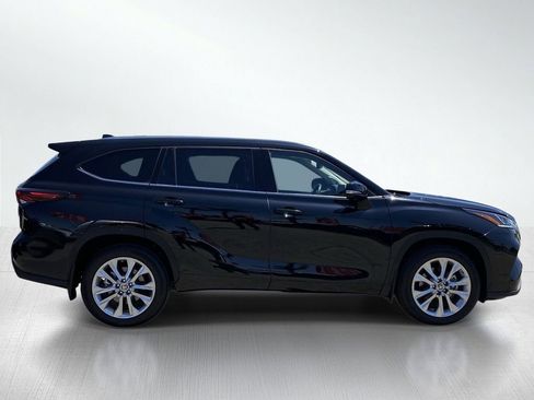 Used 2024 Toyota Highlander Limited AWD/4WD image 10