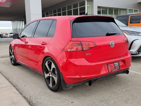 Used 2017 Volkswagen GTI SE image 2