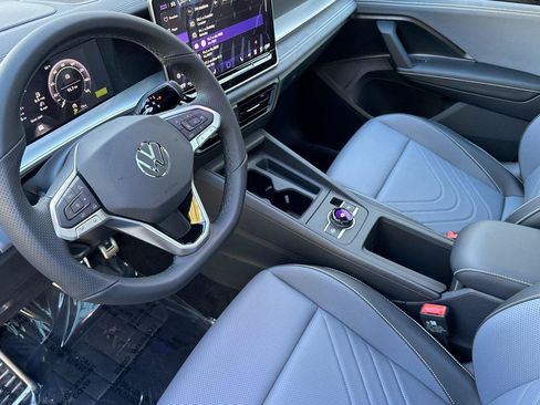 New 2026 Volkswagen Tiguan SE R-Line image 9