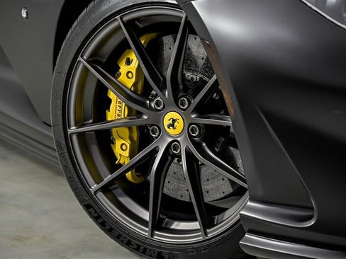 Used 2018 Ferrari 812 Superfast RWD image 3