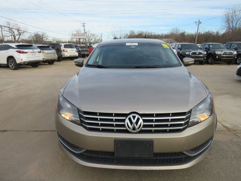 Used 2015 Volkswagen Passat TDI SE image 2