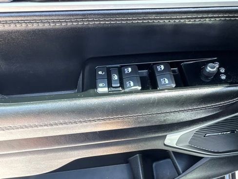 Used 2023 Jeep Wagoneer L Series II RWD image 35